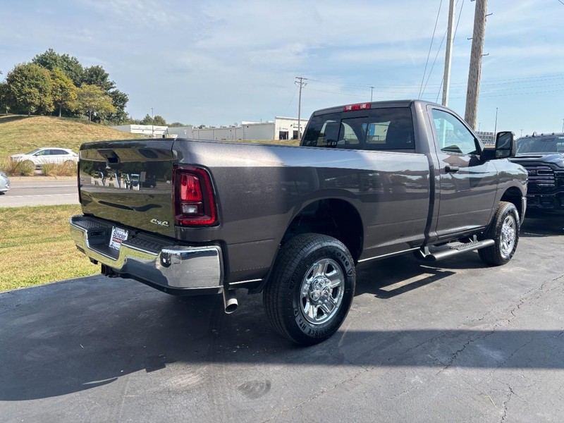 Ram 2500 Vehicle Full-screen Gallery Image 03