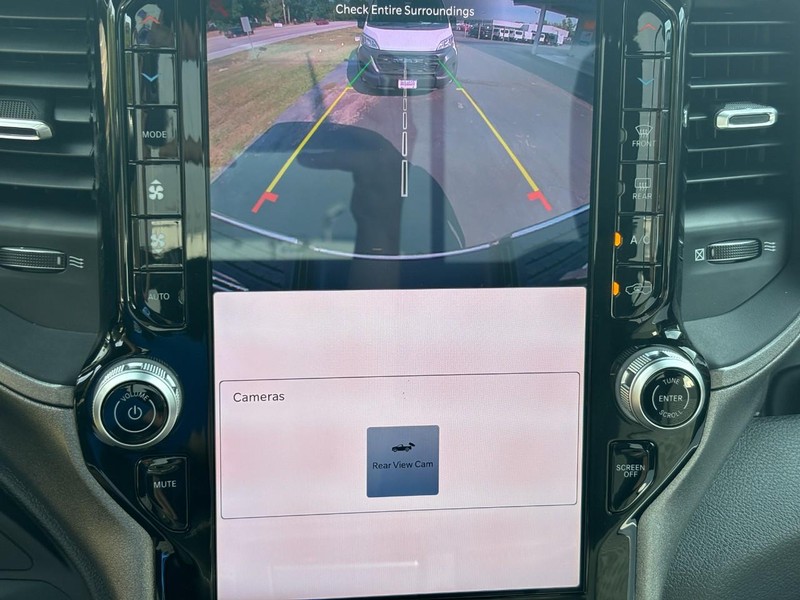 Ram 2500 Vehicle Full-screen Gallery Image 10