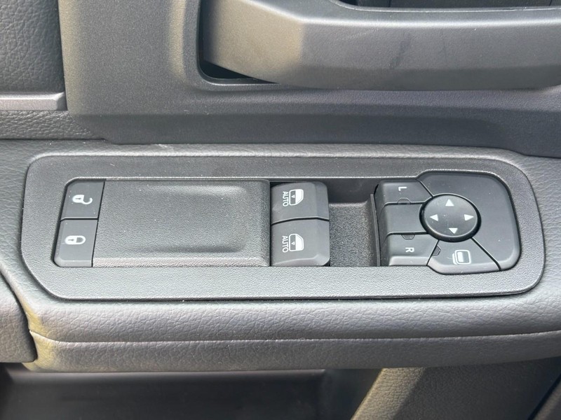 Ram 2500 Vehicle Full-screen Gallery Image 13