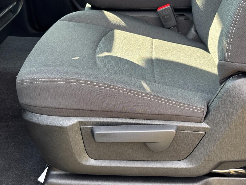 Ram 2500 Vehicle Full-screen Gallery Image 14