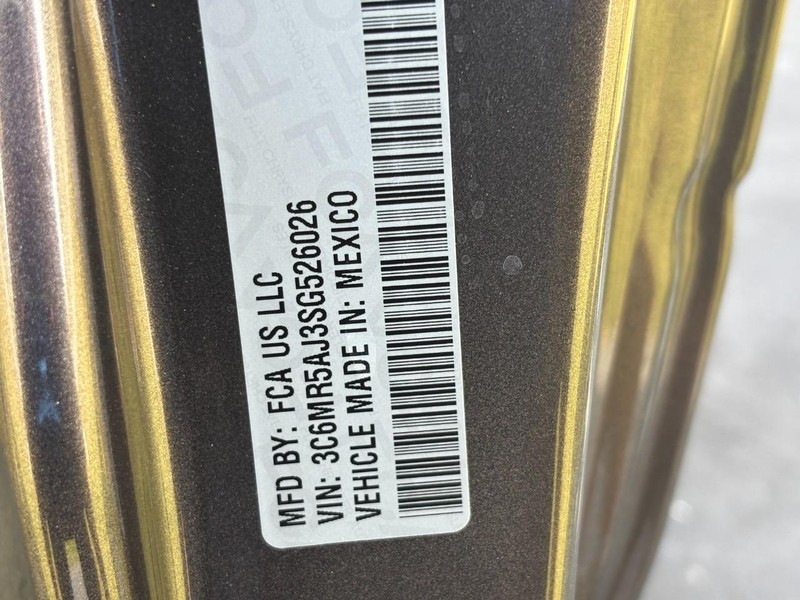 Ram 2500 Vehicle Full-screen Gallery Image 15