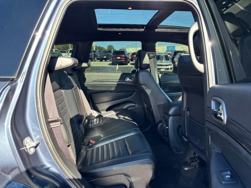 Jeep Grand Cherokee Vehicle Full-screen Gallery Image 10