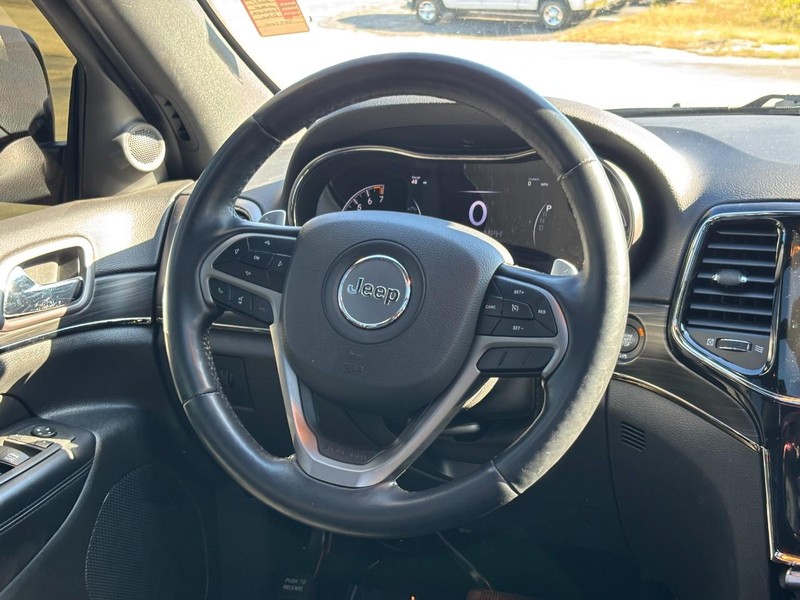 Jeep Grand Cherokee Vehicle Full-screen Gallery Image 12