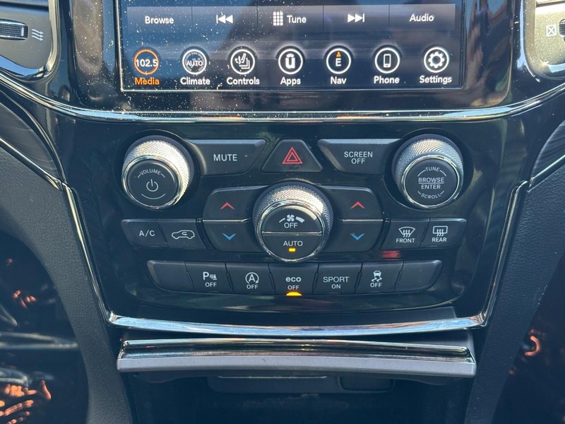 Jeep Grand Cherokee Vehicle Full-screen Gallery Image 14