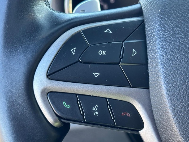 Jeep Grand Cherokee Vehicle Full-screen Gallery Image 17