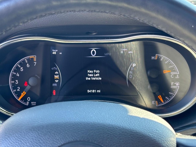 Jeep Grand Cherokee Vehicle Full-screen Gallery Image 19