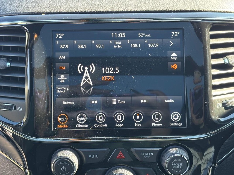 Jeep Grand Cherokee Vehicle Full-screen Gallery Image 20