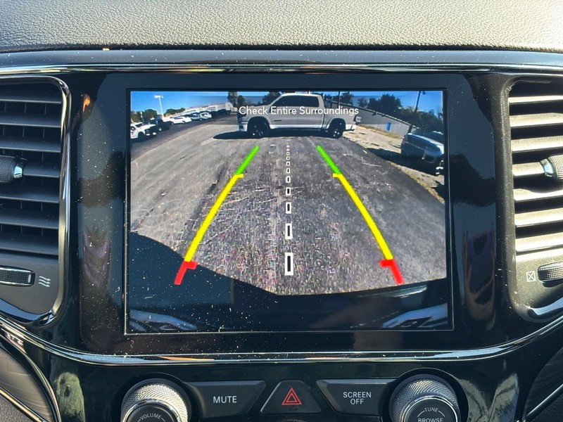 Jeep Grand Cherokee Vehicle Full-screen Gallery Image 21