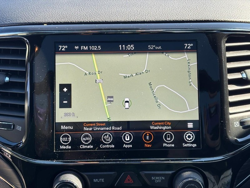 Jeep Grand Cherokee Vehicle Full-screen Gallery Image 22