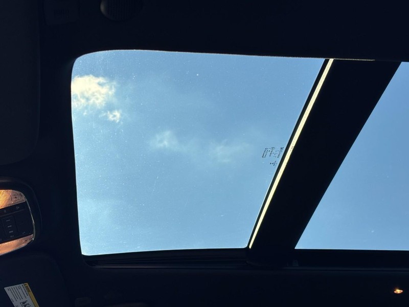 Jeep Grand Cherokee Vehicle Full-screen Gallery Image 26