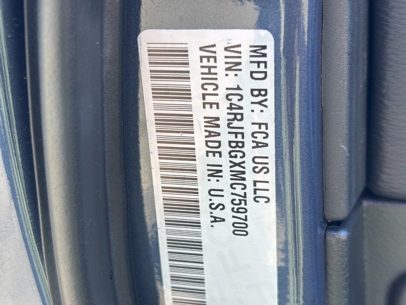 Jeep Grand Cherokee Vehicle Full-screen Gallery Image 27