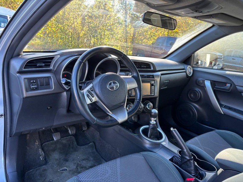 Scion tC Vehicle Full-screen Gallery Image 12