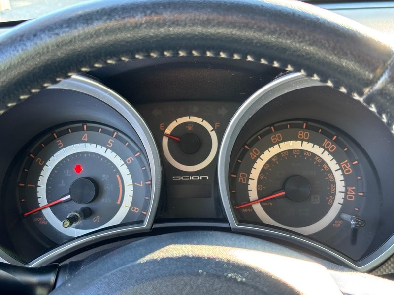 Scion tC Vehicle Full-screen Gallery Image 15