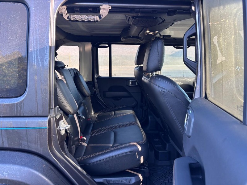 Jeep Wrangler 4xe Vehicle Full-screen Gallery Image 10
