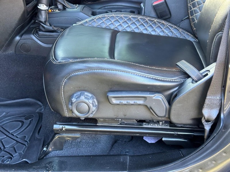 Jeep Wrangler 4xe Vehicle Full-screen Gallery Image 23