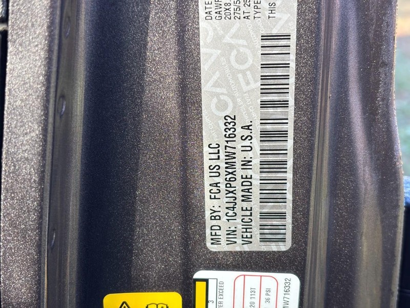 Jeep Wrangler 4xe Vehicle Full-screen Gallery Image 24