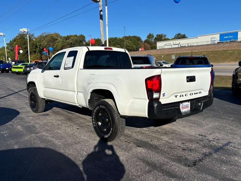 Toyota Tacoma 2WD Vehicle Full-screen Gallery Image 06