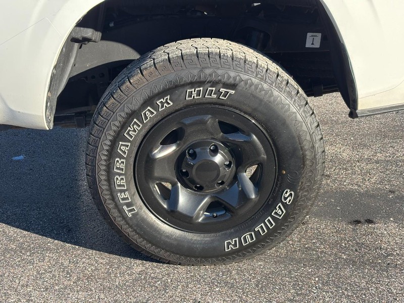 Toyota Tacoma 2WD Vehicle Full-screen Gallery Image 07