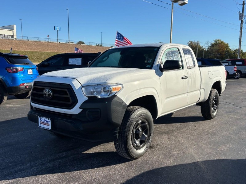 Toyota Tacoma 2WD Vehicle Full-screen Gallery Image 08