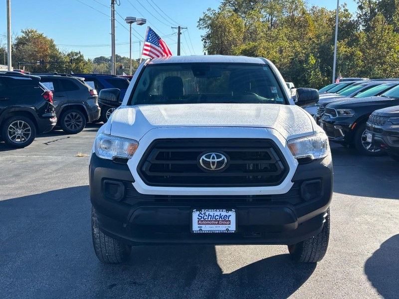 Toyota Tacoma 2WD Vehicle Full-screen Gallery Image 09