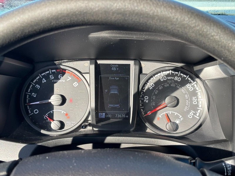 Toyota Tacoma 2WD Vehicle Full-screen Gallery Image 15