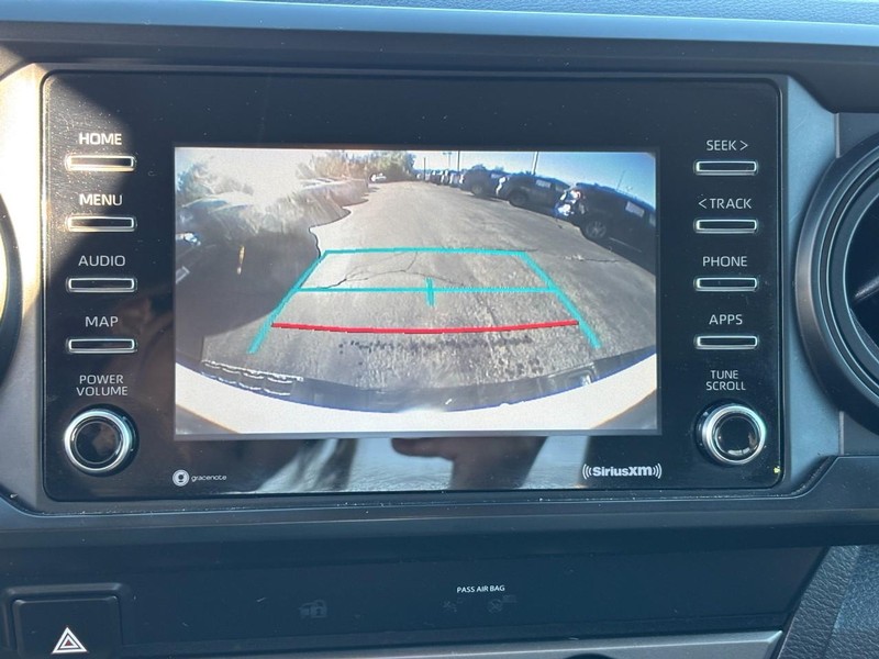 Toyota Tacoma 2WD Vehicle Full-screen Gallery Image 17