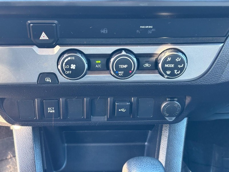 Toyota Tacoma 2WD Vehicle Full-screen Gallery Image 18