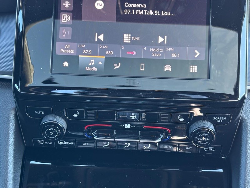 Jeep Grand Cherokee L Vehicle Full-screen Gallery Image 10