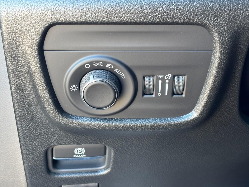 Jeep Grand Cherokee L Vehicle Full-screen Gallery Image 12