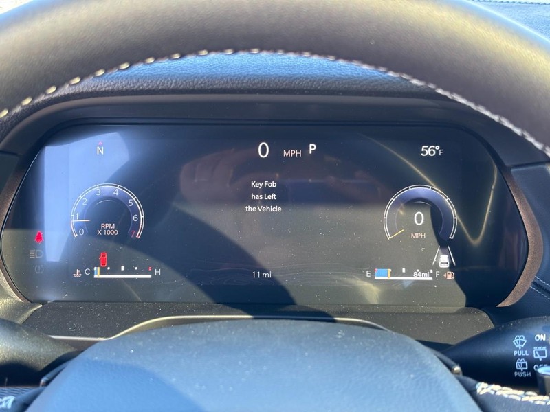 Jeep Grand Cherokee L Vehicle Full-screen Gallery Image 15