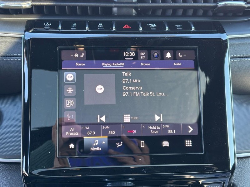 Jeep Grand Cherokee L Vehicle Full-screen Gallery Image 16