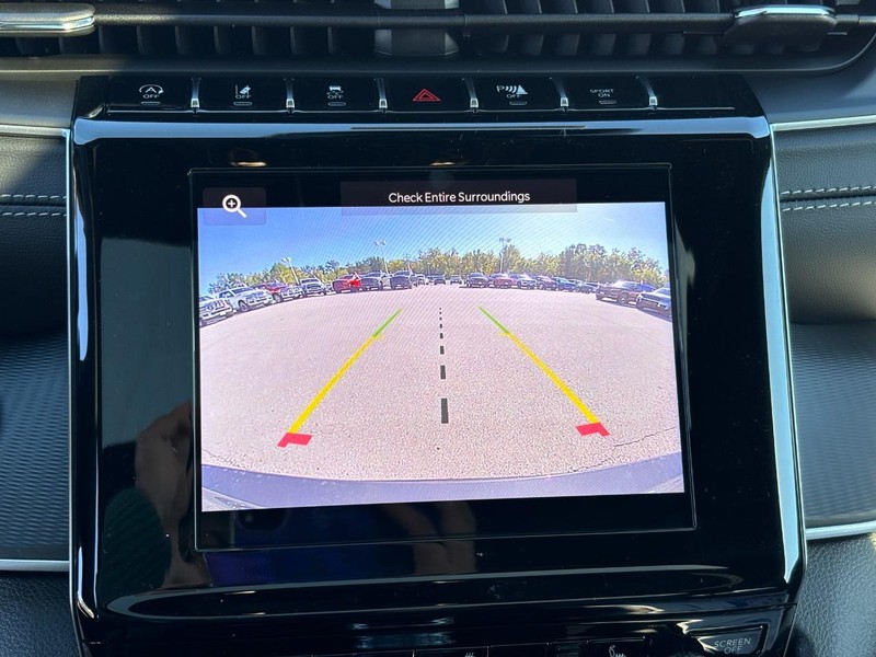 Jeep Grand Cherokee L Vehicle Full-screen Gallery Image 17