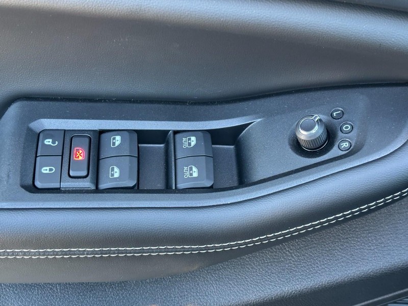 Jeep Grand Cherokee L Vehicle Full-screen Gallery Image 19