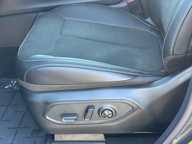 Jeep Grand Cherokee L Vehicle Full-screen Gallery Image 20