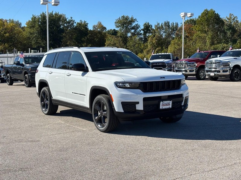 Jeep Grand Cherokee L Vehicle Full-screen Gallery Image 02