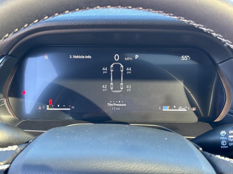 Jeep Grand Cherokee L Vehicle Full-screen Gallery Image 15