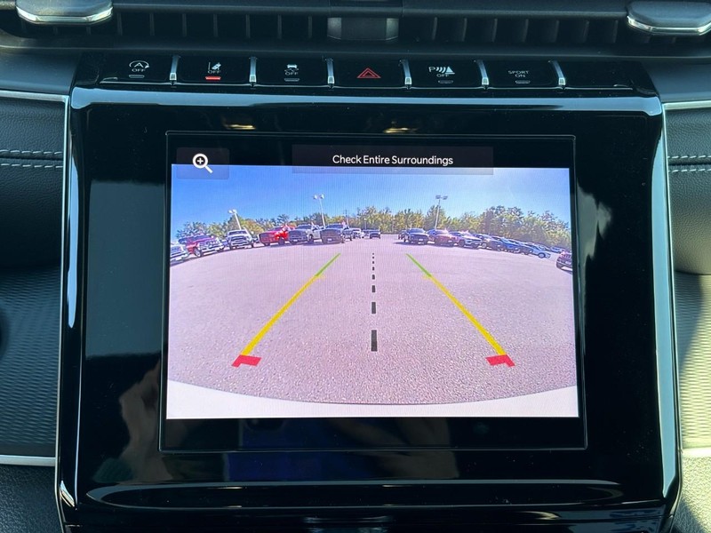 Jeep Grand Cherokee L Vehicle Full-screen Gallery Image 17