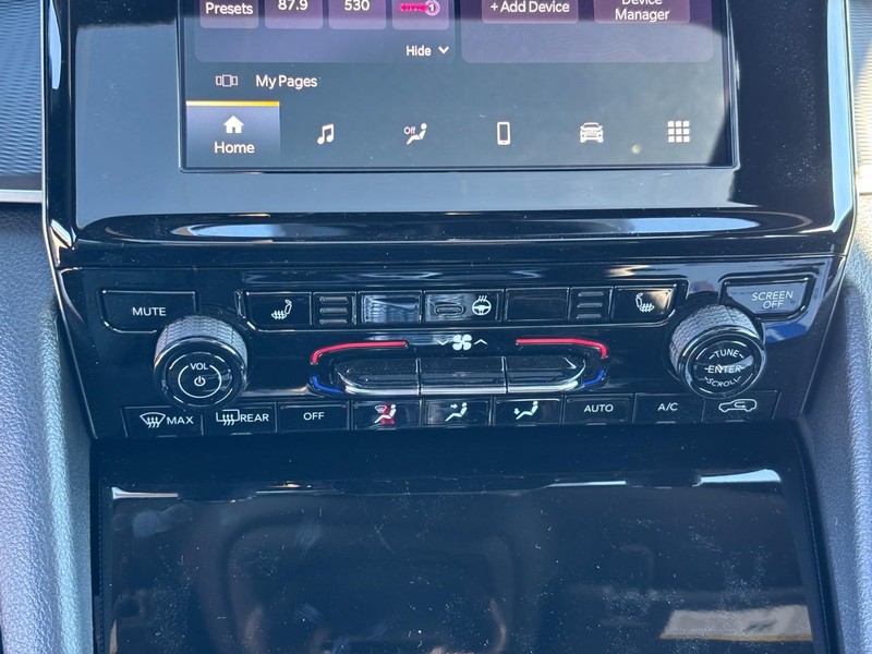 Jeep Grand Cherokee L Vehicle Full-screen Gallery Image 18