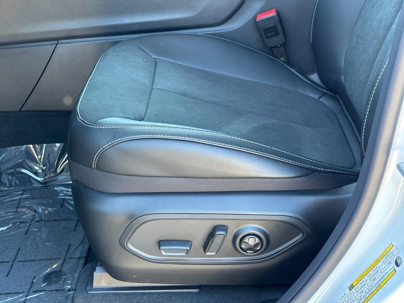 Jeep Grand Cherokee L Vehicle Full-screen Gallery Image 20