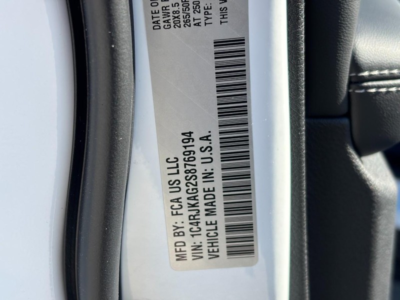 Jeep Grand Cherokee L Vehicle Full-screen Gallery Image 22