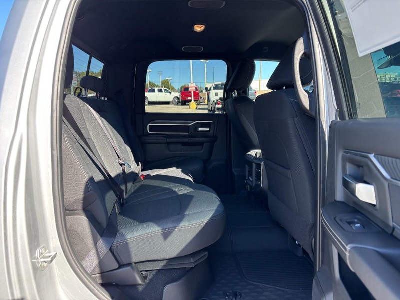 Ram 3500 Vehicle Full-screen Gallery Image 05