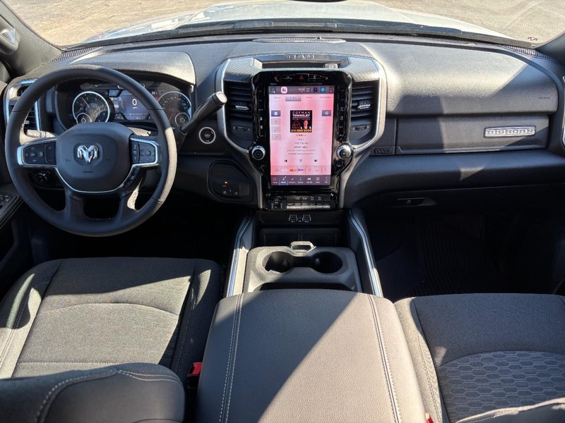 Ram 3500 Vehicle Full-screen Gallery Image 06