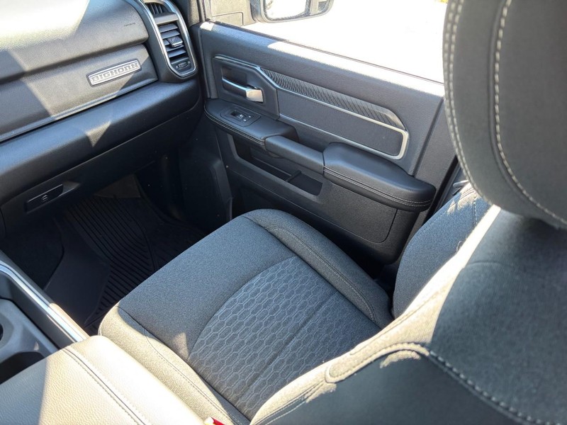 Ram 3500 Vehicle Full-screen Gallery Image 10