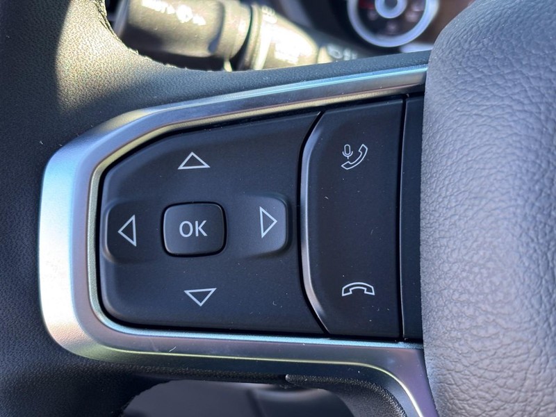 Ram 3500 Vehicle Full-screen Gallery Image 12