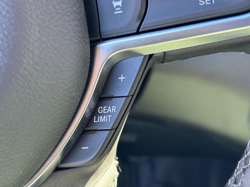 Ram 3500 Vehicle Full-screen Gallery Image 14