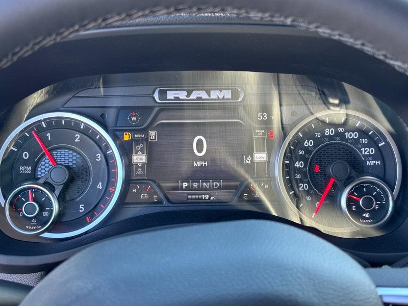 Ram 3500 Vehicle Full-screen Gallery Image 15