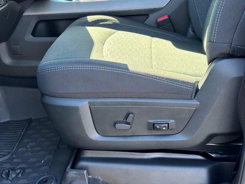 Ram 3500 Vehicle Full-screen Gallery Image 21