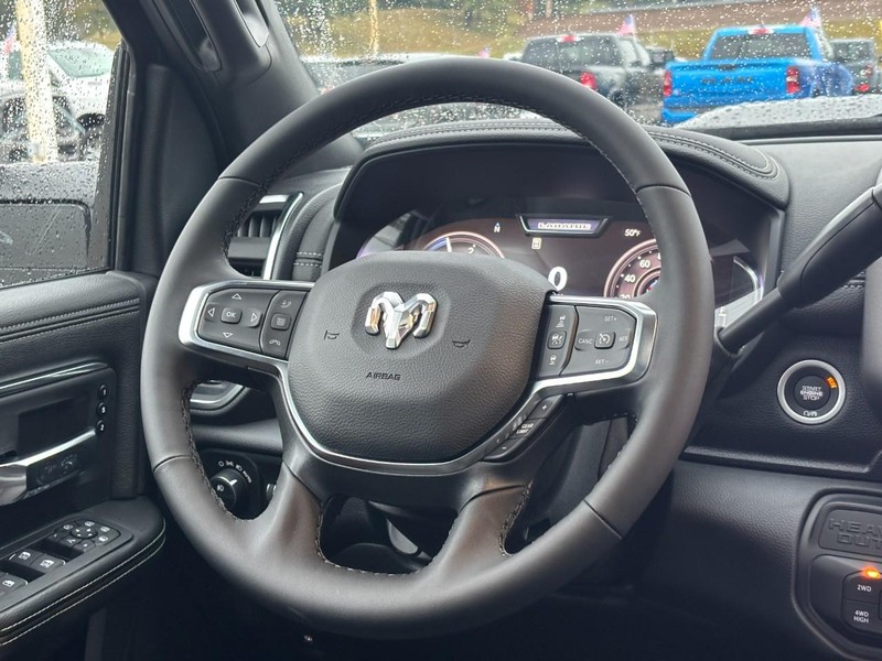 Ram 2500 Vehicle Full-screen Gallery Image 07