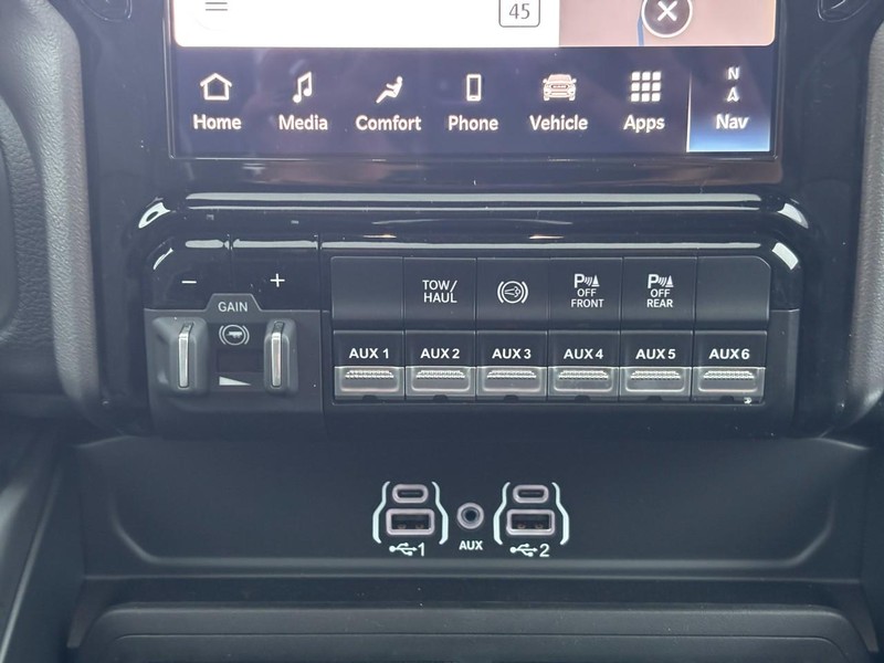 Ram 2500 Vehicle Full-screen Gallery Image 09