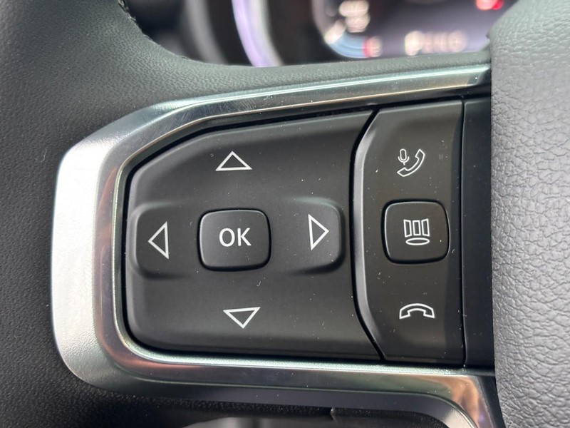 Ram 2500 Vehicle Full-screen Gallery Image 12